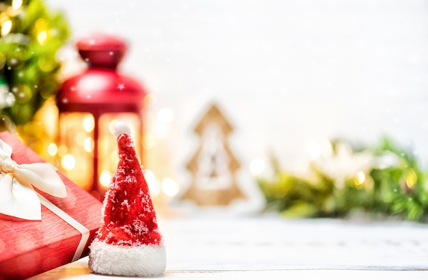 Joyeux Noel et bonne année. Vacances d'hiver avec neige et décoration.