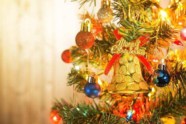 Joyeux Noël cloche et arbre.