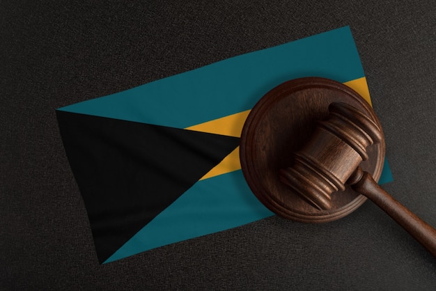 Les juges marteau et le drapeau des Bahamas. Droit et Justice. Loi constitutionnelle.