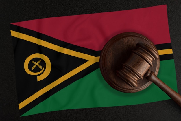 Les Juges Martèlent Et Le Drapeau Du Vanuatu. Droit Et Justice. Loi Constitutionnelle.