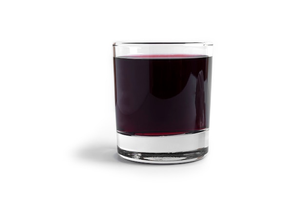 Jus de cerise en bouteille isolé sur blanc.