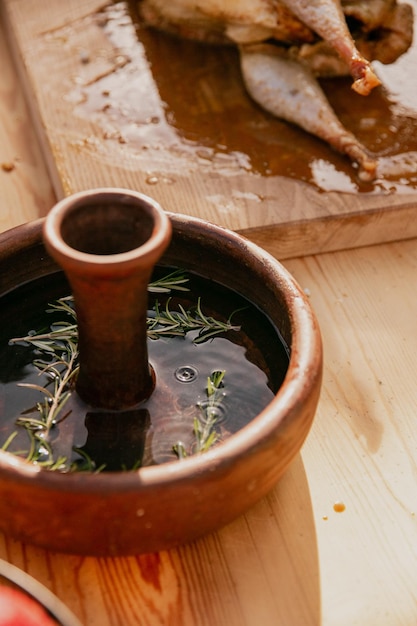 Jus de citron mariné au poulet aux herbes