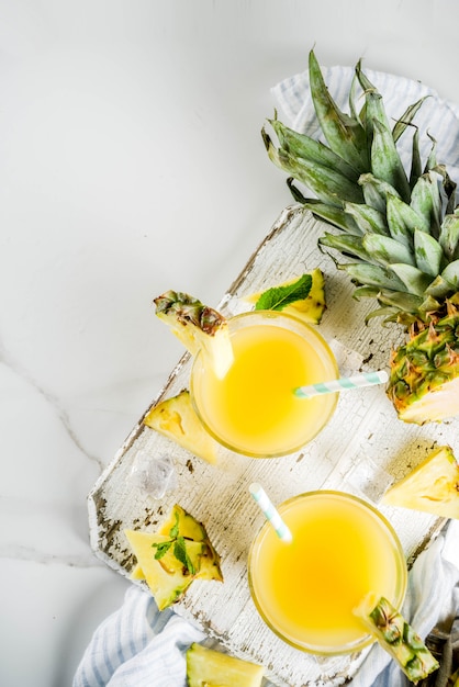 Jus ou cocktail d'ananas frais