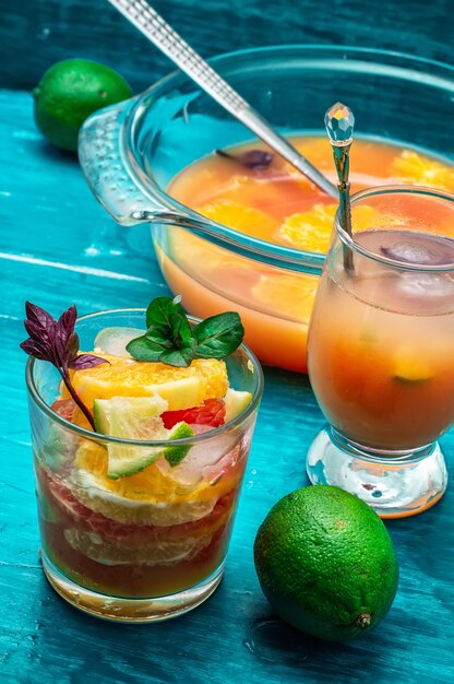 Jus de fruits tropicaux frais