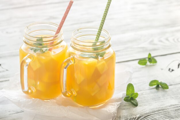 Jus de mangue en pots Mason