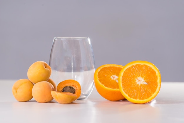 Jus naturel jus d'orange et d'abricot alimentation fraîche et saine