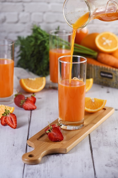 Jus d'orange fraise carotte