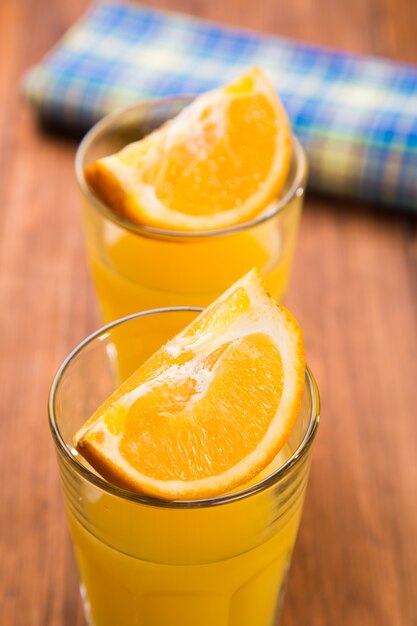 Photo jus d'orange et fruits