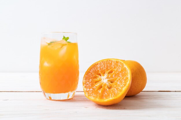 jus d'orange avec de la glace