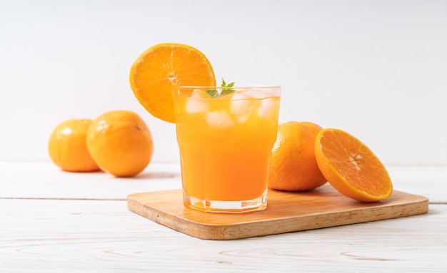 jus d'orange avec de la glace
