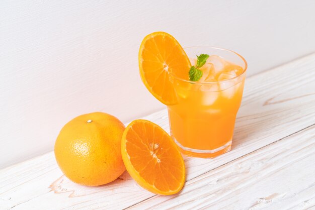 jus d'orange avec glace