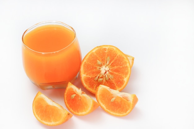 jus d&#39;orange, orange fraîche, gros plan fruit, texture