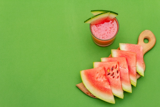 Jus de pastèque frais, smoothie, cocktail. Concept de nourriture saine dessert sucré d'été