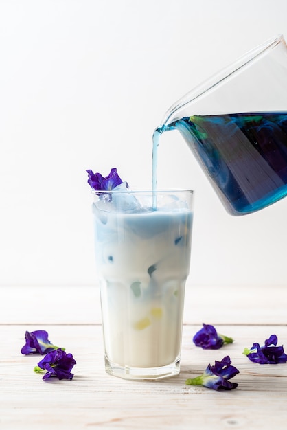 jus de pois de papillon avec du lait