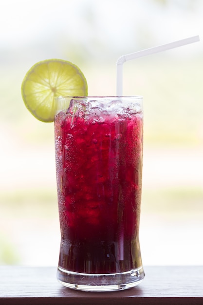 Jus de raisin avec soda au citron vert