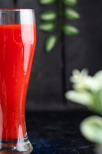 Jus de tomate ou cocktail tomate boisson alcoolisée boisson nourriture saine biologique