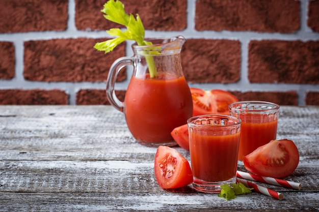 Jus de tomates fraîches. Mise au point sélective