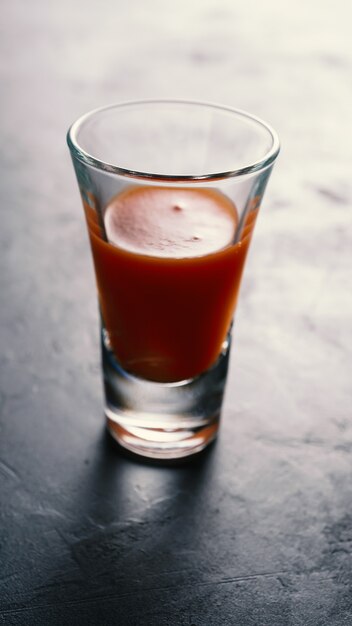 Jus de vodka tomate en verre