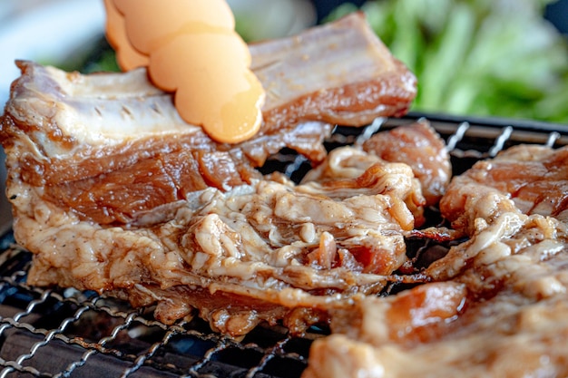 Kalbi avec viande grillée coréenne à l'os