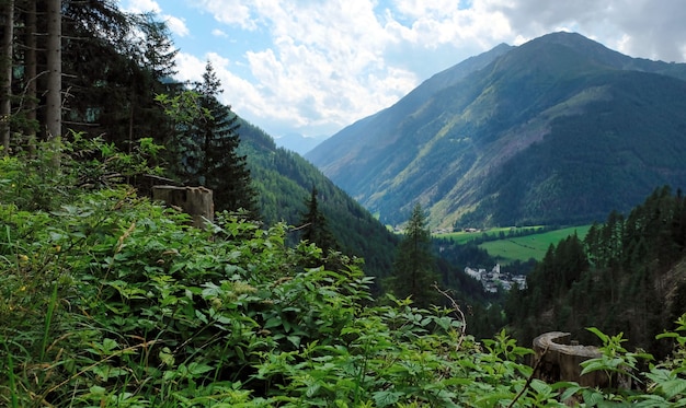 Kals am Grossglockner un village des alpes une vallée dans les montagnes autrichiennes