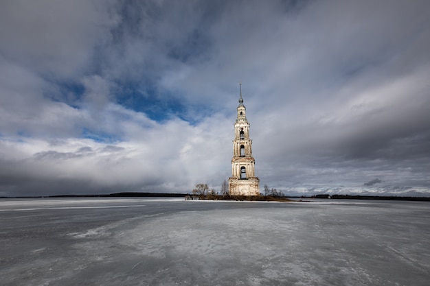 Kalyazin Noyé Clocher Paysage D'hiver Lac Gelé