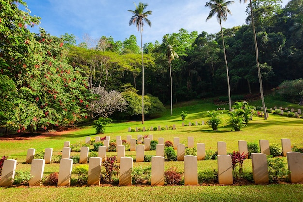 KANDY, SRI LANKA - 21 FÉVRIER 2017 : Le cimetière de la seconde guerre mondiale de Kandy est un cimetière militaire britannique pour les soldats de l'Empire britannique qui ont été tués pendant la Seconde Guerre mondiale à Kandy, Sri Lanka