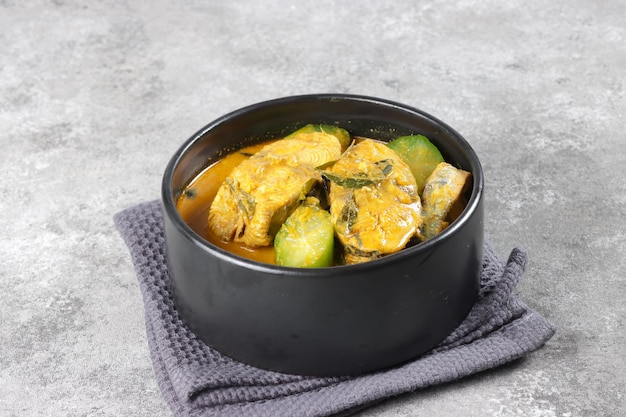 Kari Ikan Belimbing Buluh est un plat traditionnel de Malaisie, le curry de poisson avec Bilimbi.