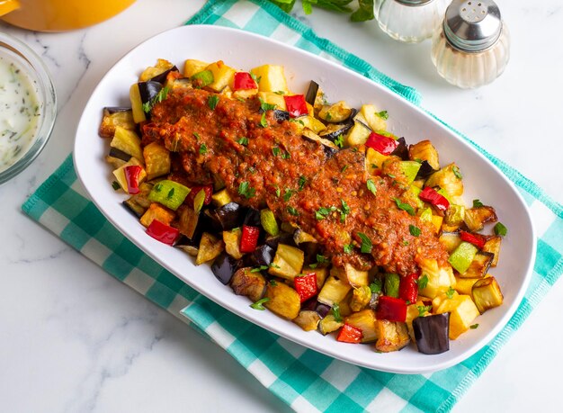 Karisik Kizartma frite aux légumes mélangés de style turc