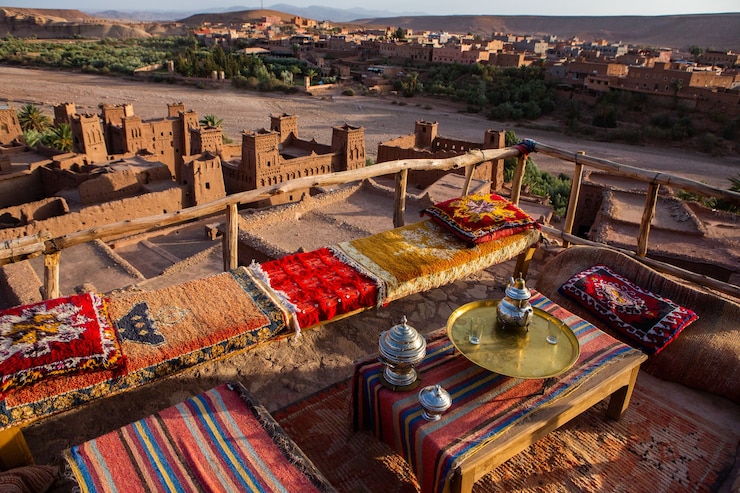 Photo kasbah ait ben haddou au maroc avec des forteresses et des maisons traditionnelles en argile