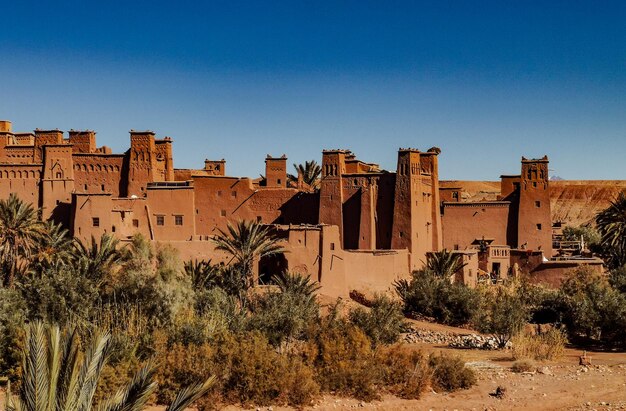 Photo kasbah contre le ciel bleu