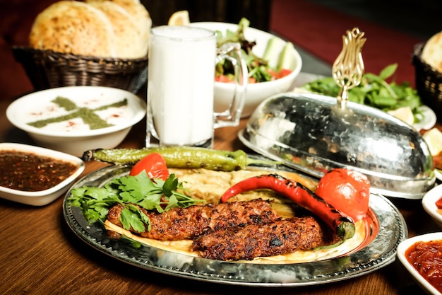 Photo kebab du ramadan traditionnel turc et arabe