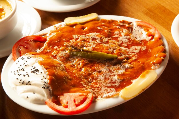 Kebab iskender traditionnel turc Yaourt