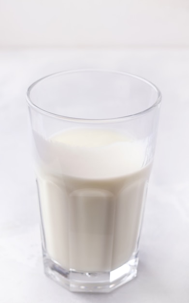 Kéfir de boisson au lait fermenté.