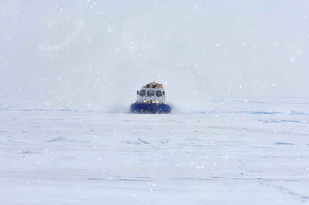 Khivus sur glace aéroglisseur, hydroglisseur, transport hivernal extrême
