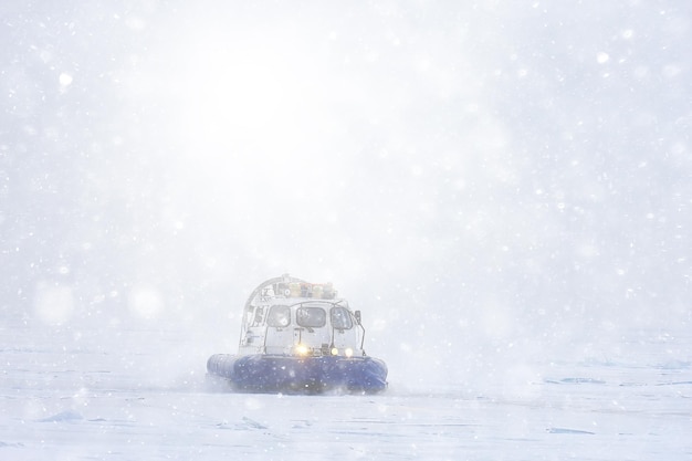 Khivus sur glace aéroglisseur, hydroglisseur, transport hivernal extrême