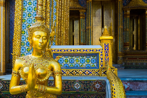 Kinnara du célèbre temple émeraude Bangkok, Thaïlande