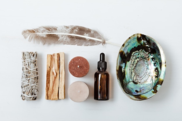 Kit de maculage à la sauge blanche, palo santo, coquille d'ormeau. Éléments naturels pour nettoyer l'énergie négative