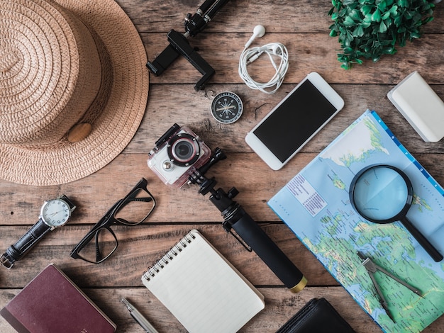 kit de voyage sur une table