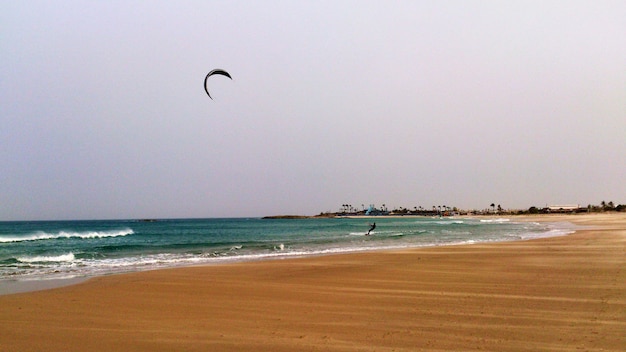 Kite sur la plage d'Atlit. Israël