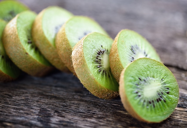 Kiwi sur bois