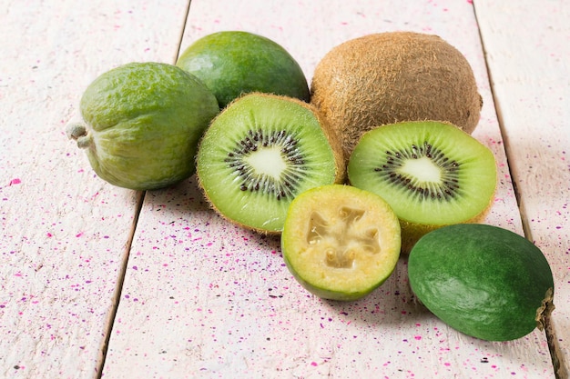 Kiwi et feijoa