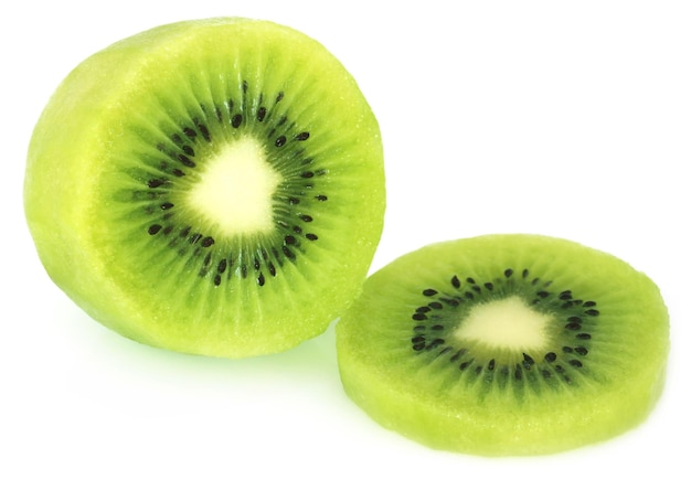 Kiwi frais sur fond blanc