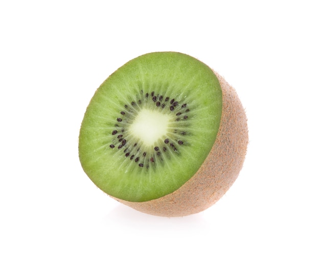 Kiwi isolé sur fond blanc