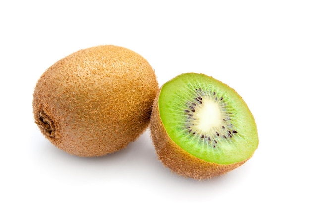 Kiwi isolé sur fond blanc