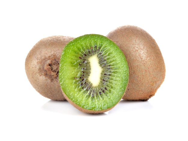 Kiwis isolé sur fond blanc.