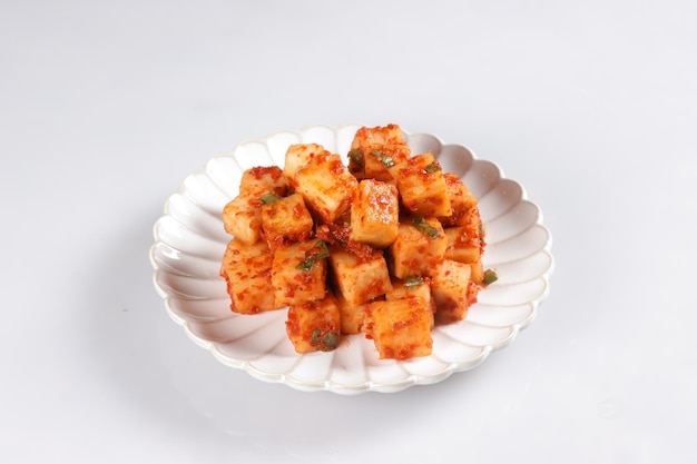 KKakdugi est un Kimchi de radis coréen coupé en cubes.