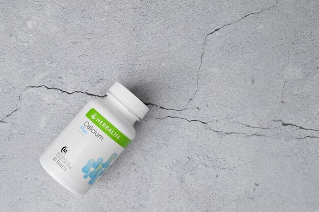 KlangMalaisie3 mars 2021Vue de dessus de la fibre activée Herbalife ou des capsules sur fond gris