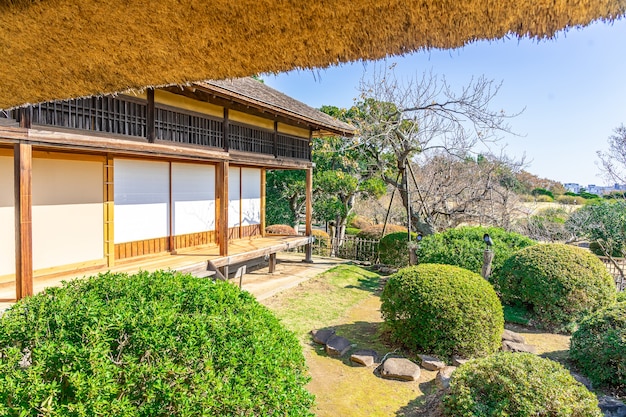 Photo kobuntei house with viewof japan public park, est une maison traditionnelle japonaise située à kairakuen et ouverte au public, ibaraki, japon