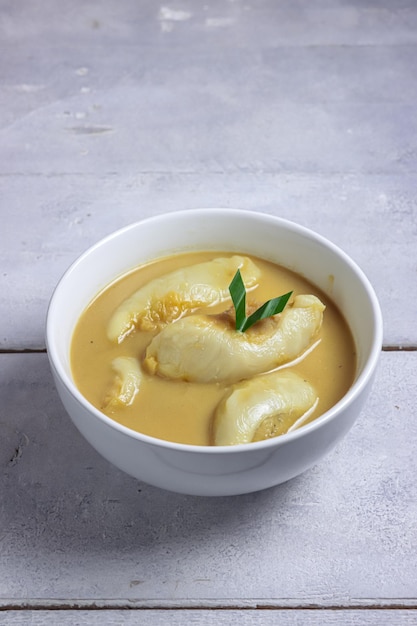 Kolak Durian ou soupe de durian au lait de coco