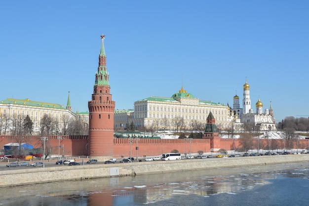 Le Kremlin de Moscou depuis le quai